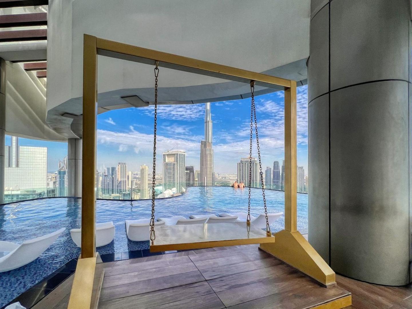 Spectacular Burj View From Infinity Pool Apartment