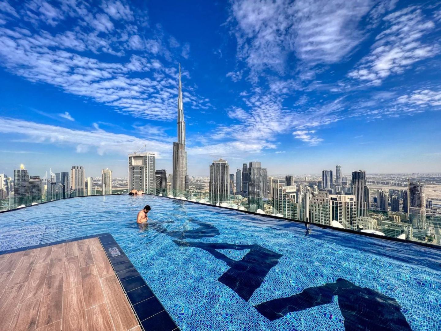 Spectacular Burj View From Infinity Pool *