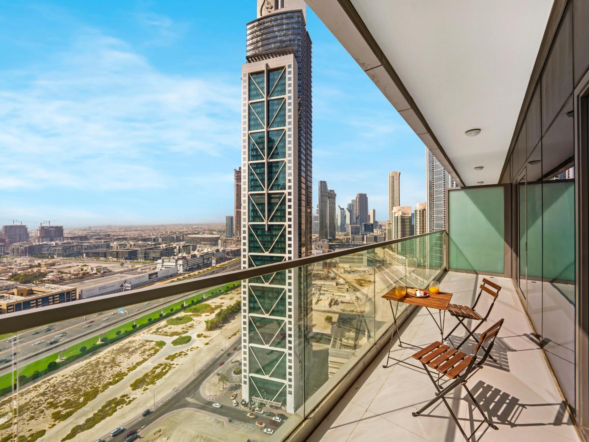Spectacular Burj View From Infinity Pool Dubai